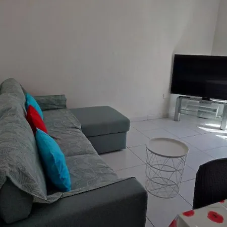 Maison Au Bord De טוריי