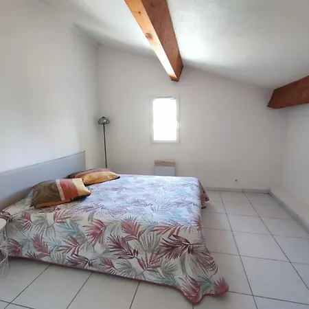 Maison Au Bord De * טוריי