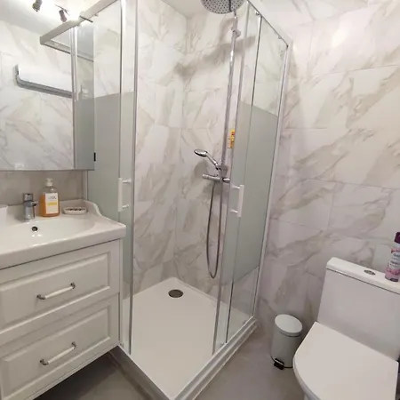 Maison Au Bord De * טוריי